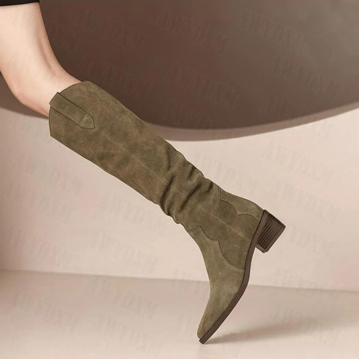 Scarpe invernali da donna 2022 Stivali lunghi a punta da donna di lusso Scarpe con tacco medio in pelle scamosciata Stivali da d