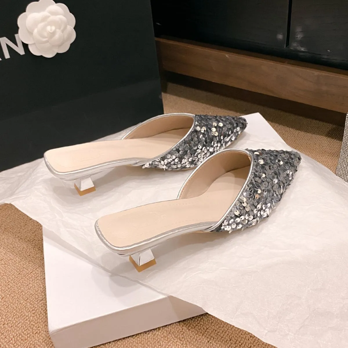 Scarpe moda a punta 2024 Scarpe da donna con tacco medio Scarpe da festa Sandali bassi Nuovi eleganti tacchi a spillo Mujer