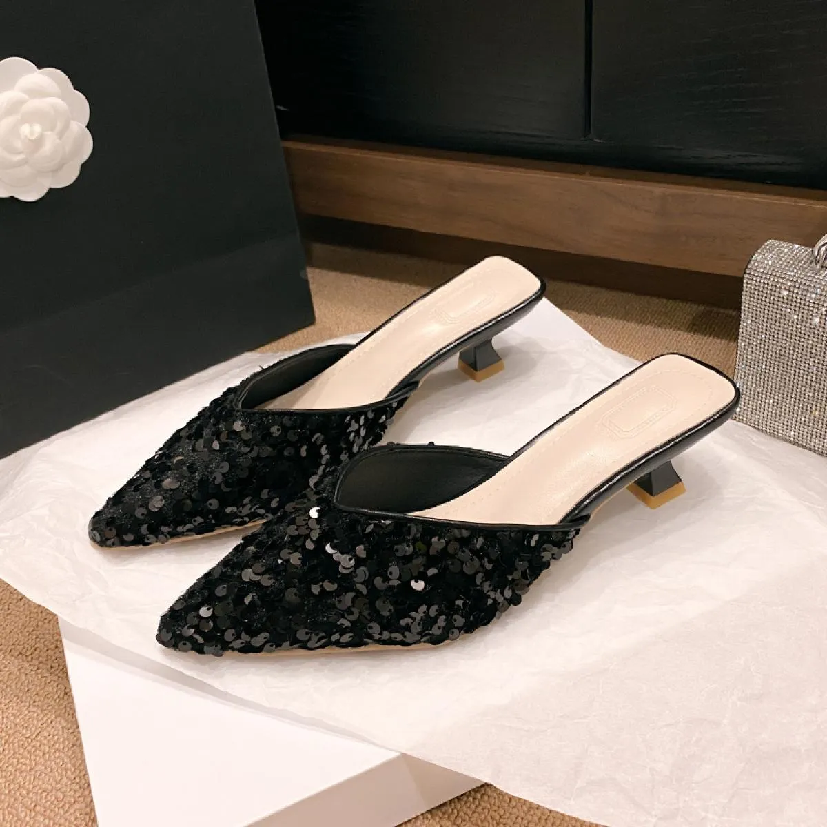 Scarpe moda a punta 2024 Scarpe da donna con tacco medio Scarpe da festa Sandali bassi Nuovi eleganti tacchi a spillo Mujer