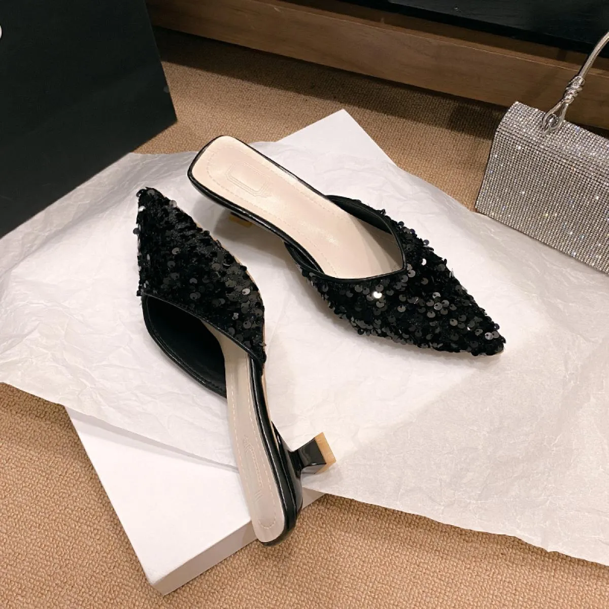Scarpe moda a punta 2024 Scarpe da donna con tacco medio Scarpe da festa Sandali bassi Nuovi eleganti tacchi a spillo Mujer