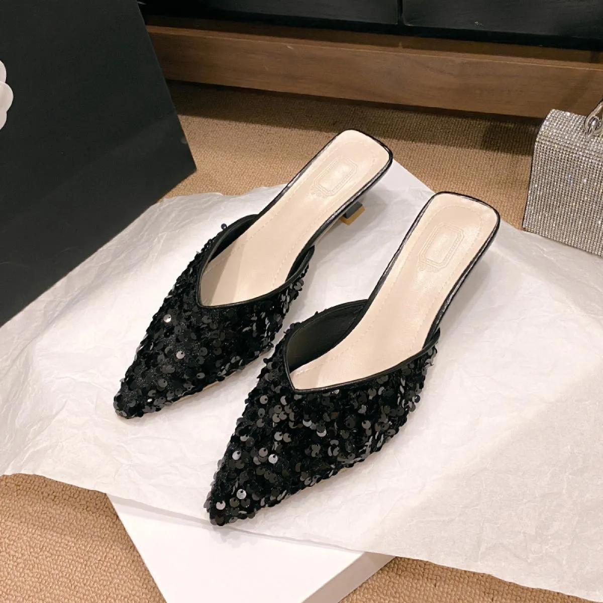 Scarpe moda a punta 2024 Scarpe da donna con tacco medio Scarpe da festa Sandali bassi Nuovi eleganti tacchi a spillo Mujer