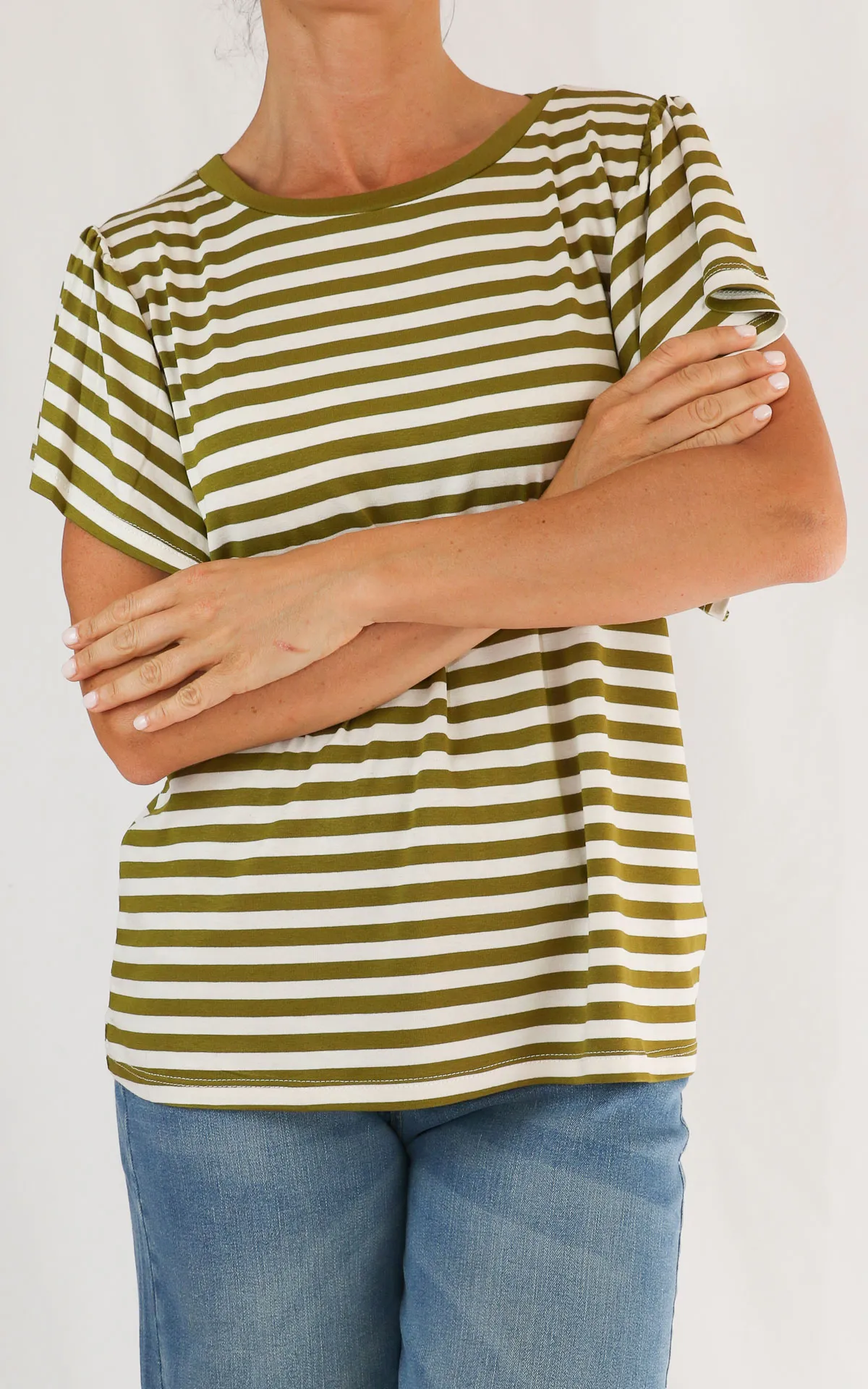 SUSYMIX – Maglia riga manica volant – VERDE OLIVA
